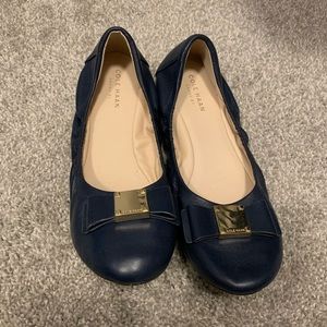 Navy blue bow flats
